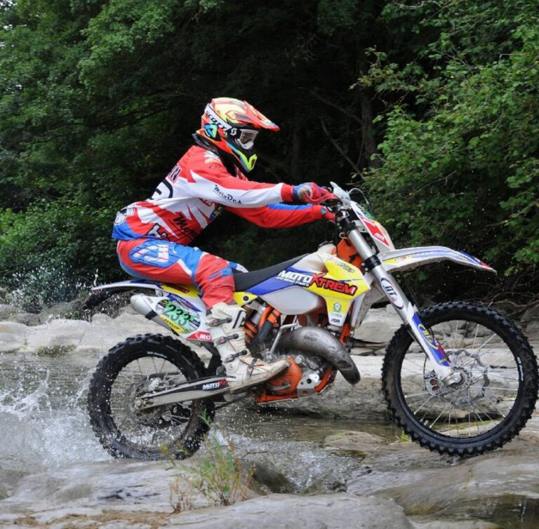 Campeón de España de Velocidad y Enduro